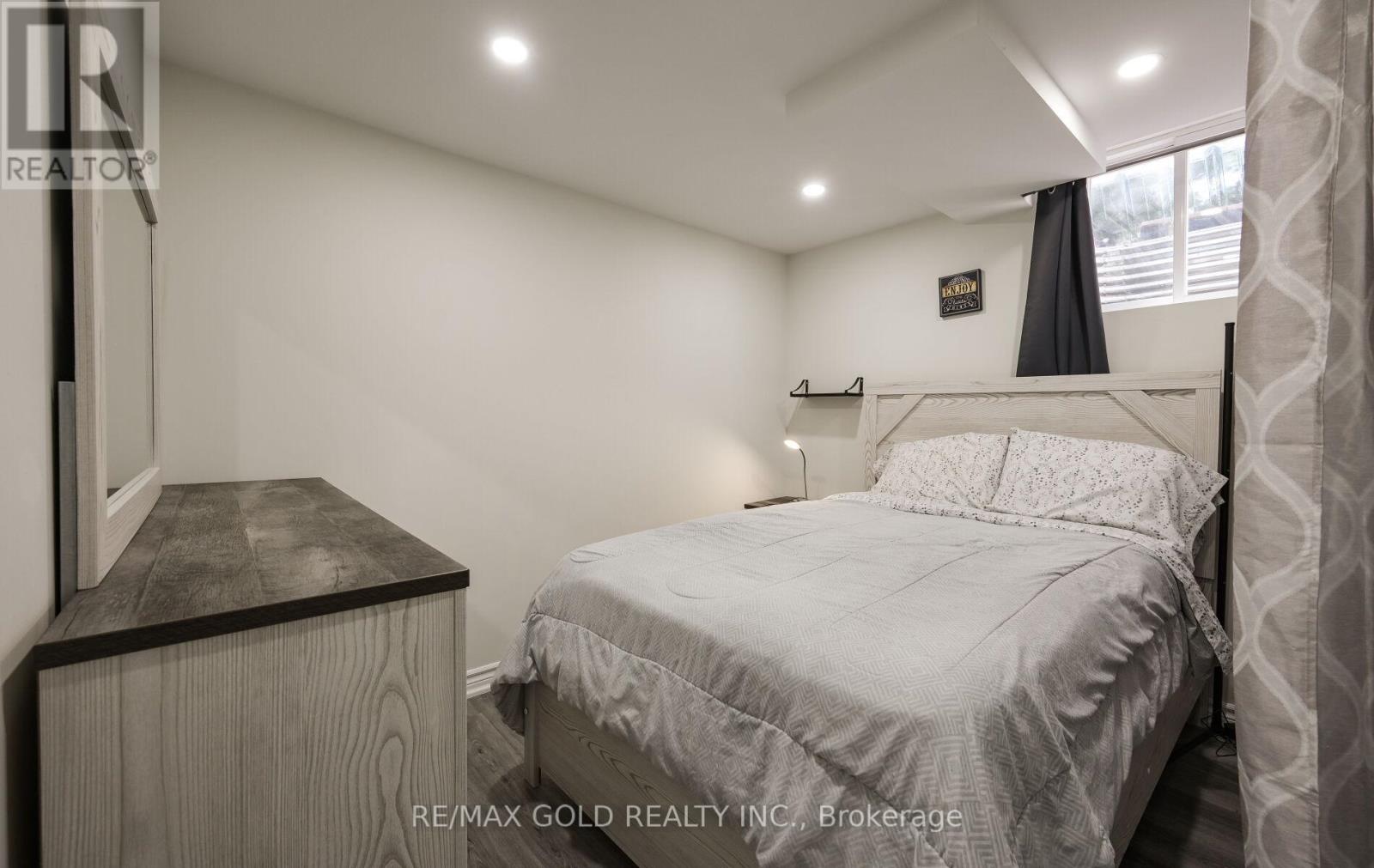 72 Courtleigh Square, Brampton, Ontario  L6Z 1J3 - Photo 24 - W12317549