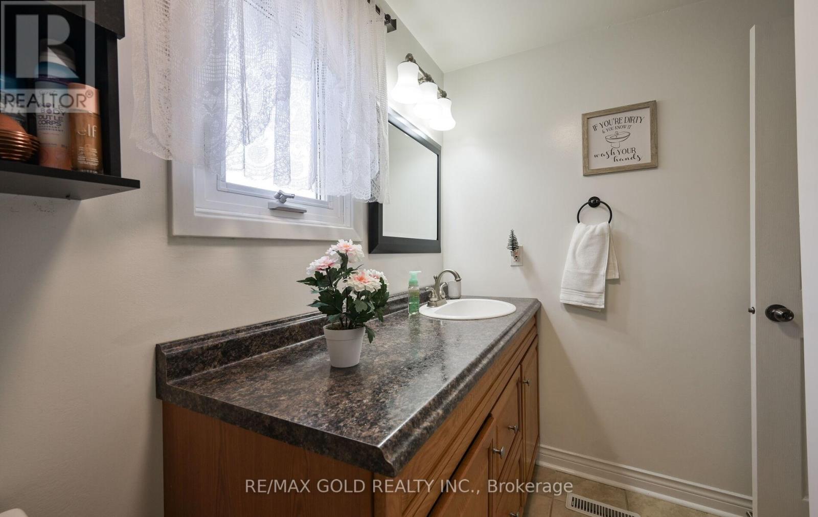 72 Courtleigh Square, Brampton, Ontario  L6Z 1J3 - Photo 20 - W12317549