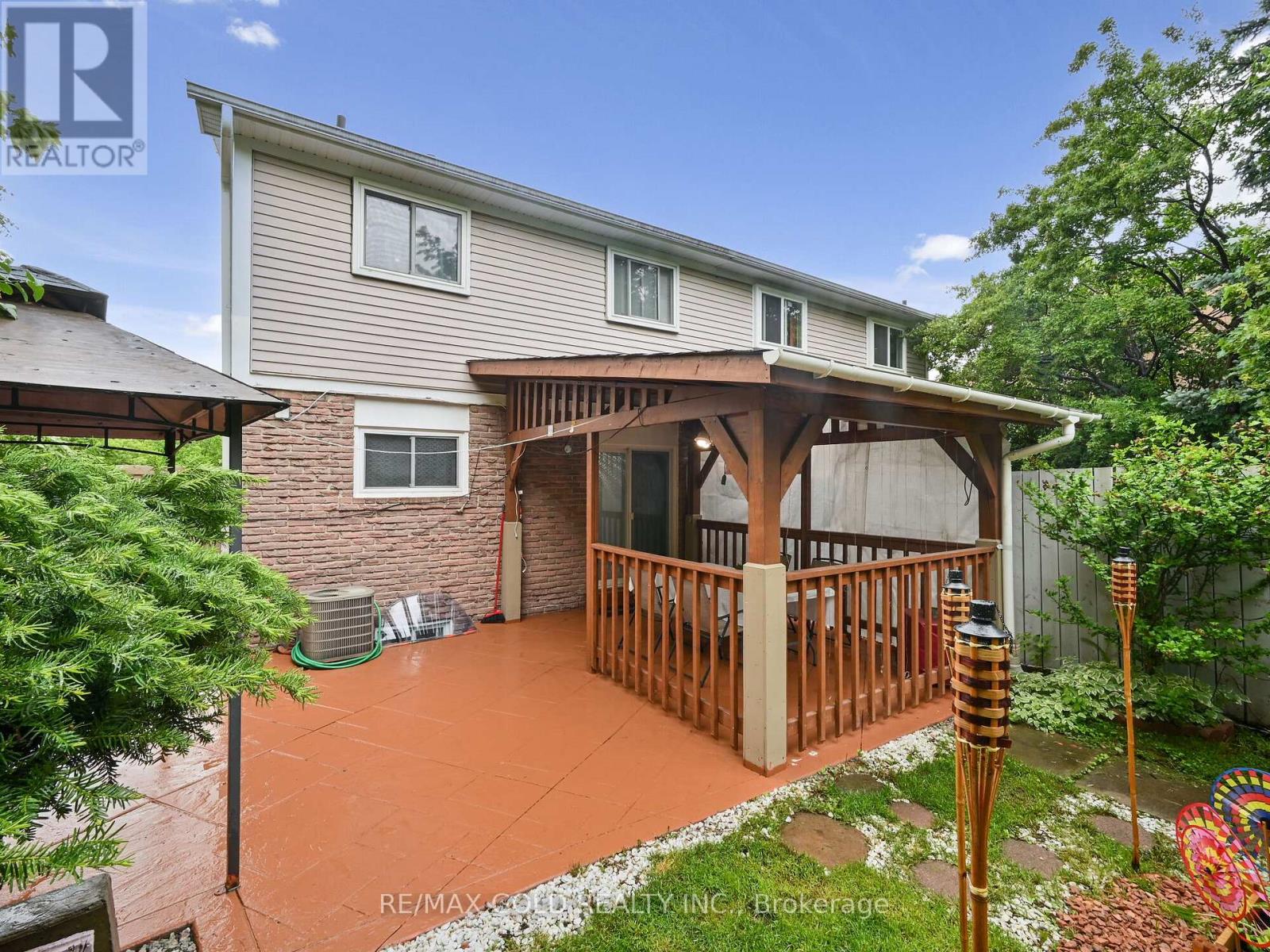 98 Centre Street N, Brampton, Ontario L6V 2Z3 - Photo 22 - W12369619