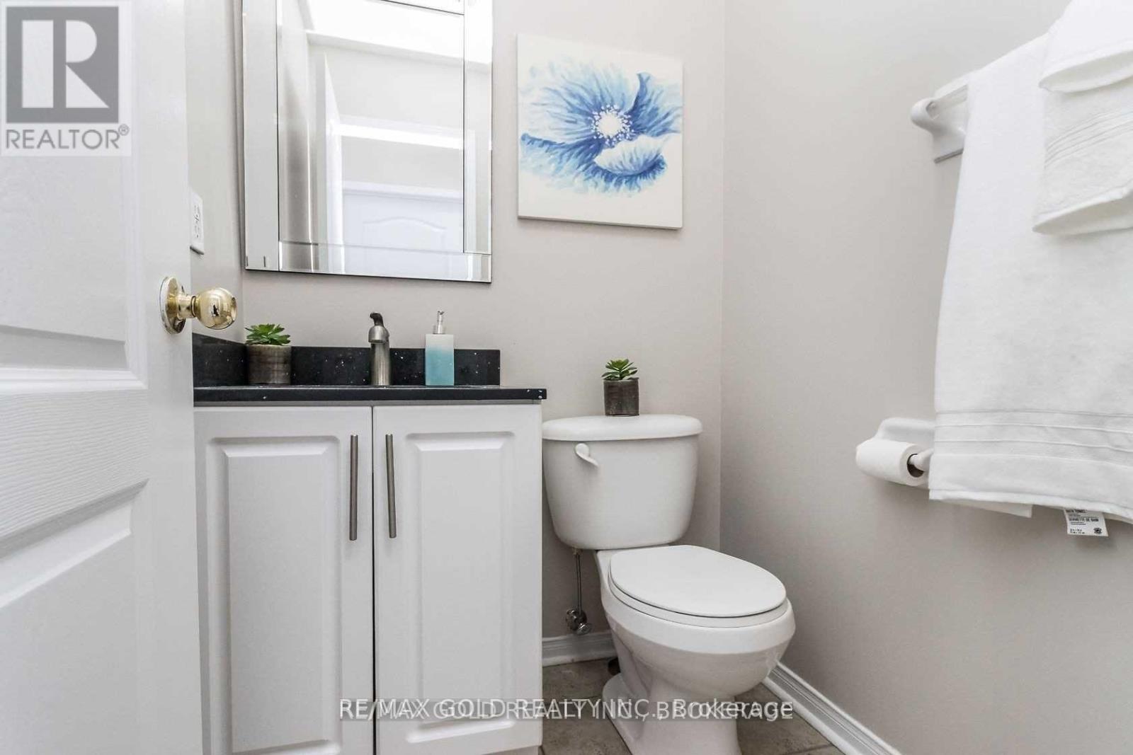 136 Bunchberry Way, Brampton, Ontario  L6R 2C3 - Photo 12 - W12416595