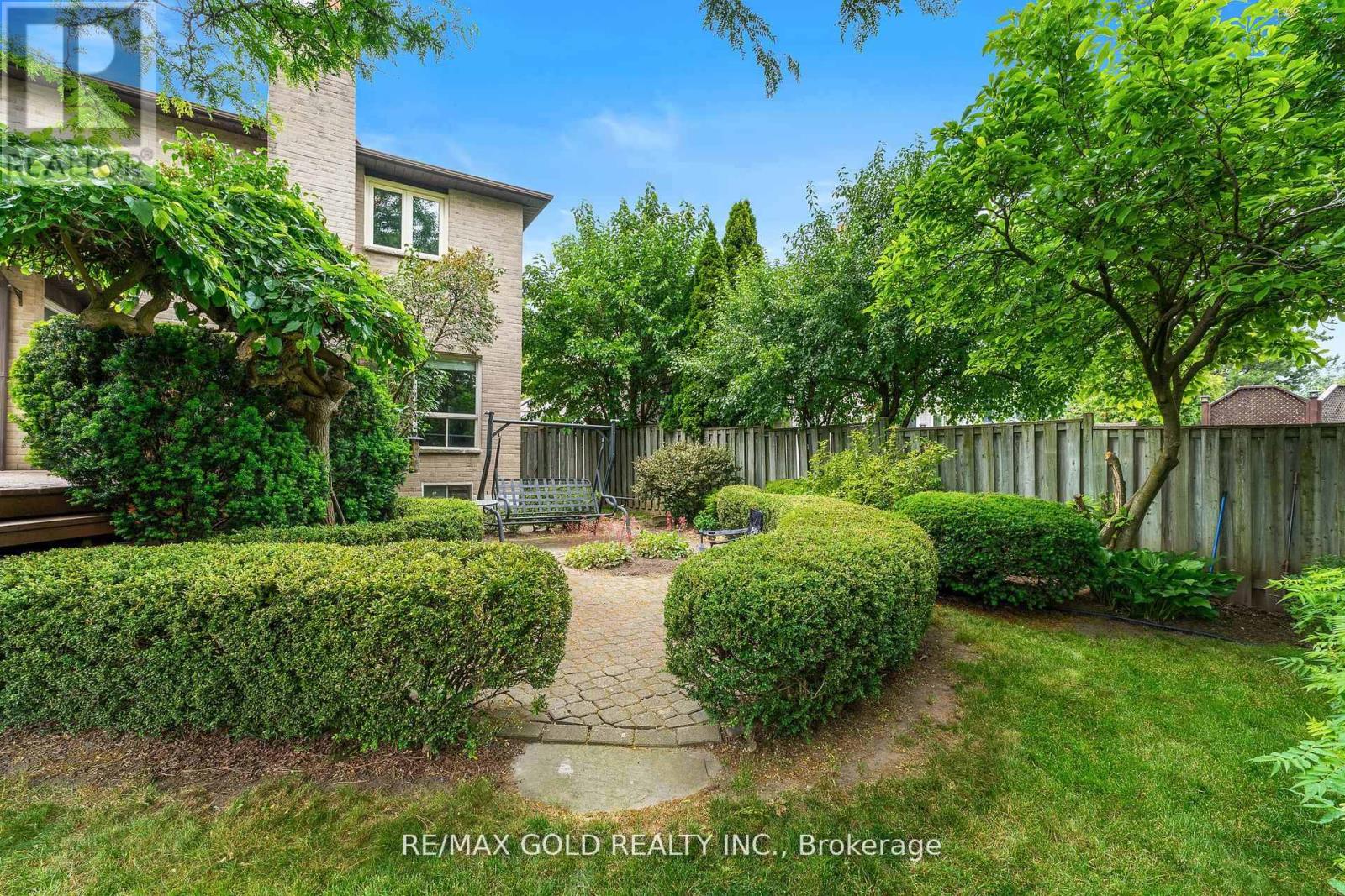 34 Granby Court, Brampton, Ontario L6S 5K1 - Photo 47 - W12286304