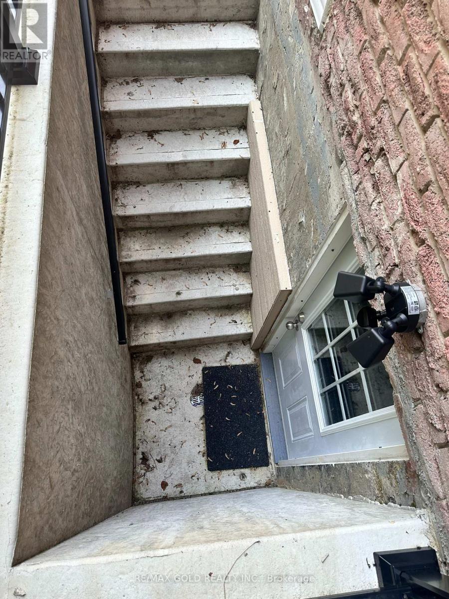 98 Centre Street N, Brampton, Ontario L6V 2Z3 - Photo 26 - W12369619