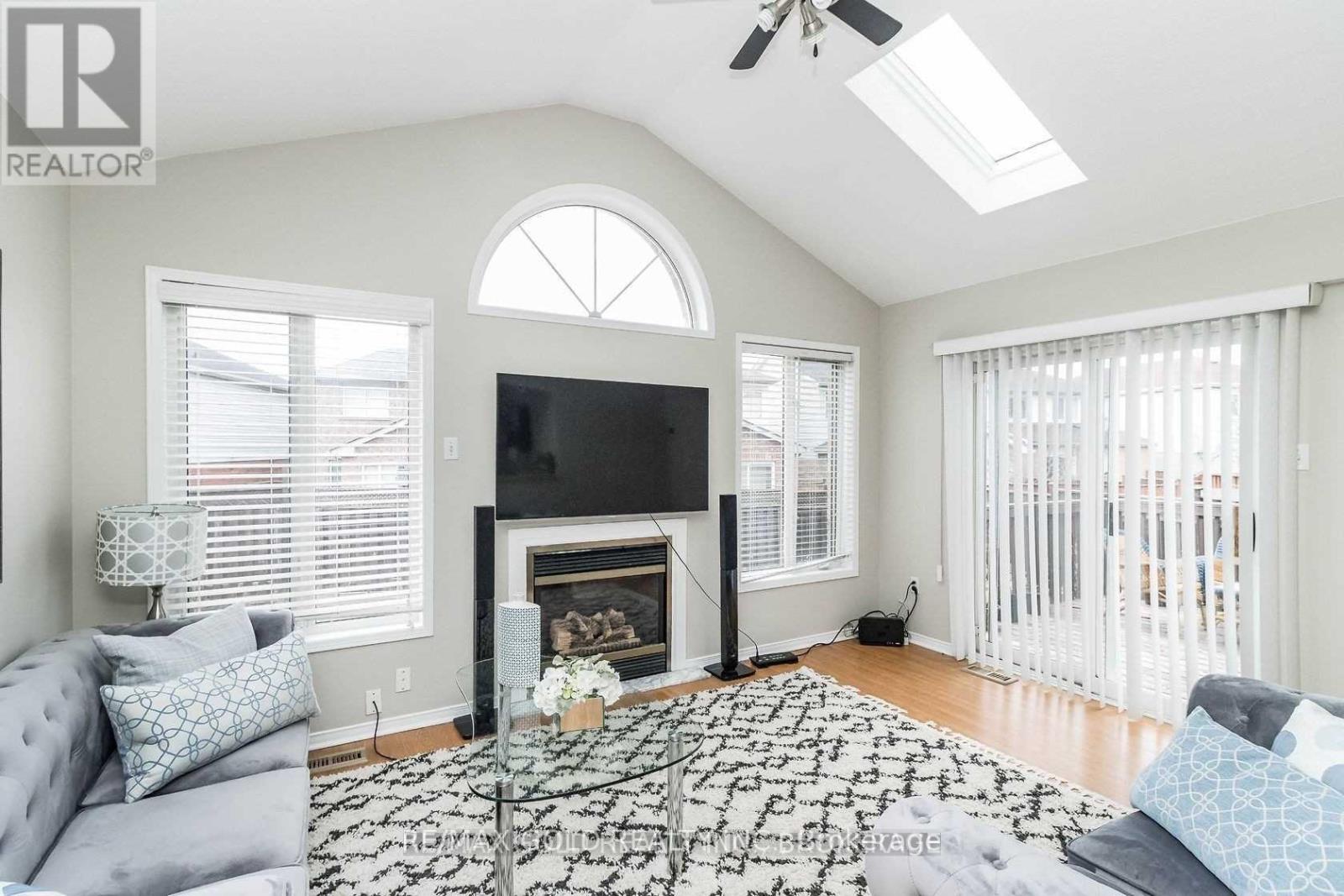 136 Bunchberry Way, Brampton, Ontario  L6R 2C3 - Photo 10 - W12416595