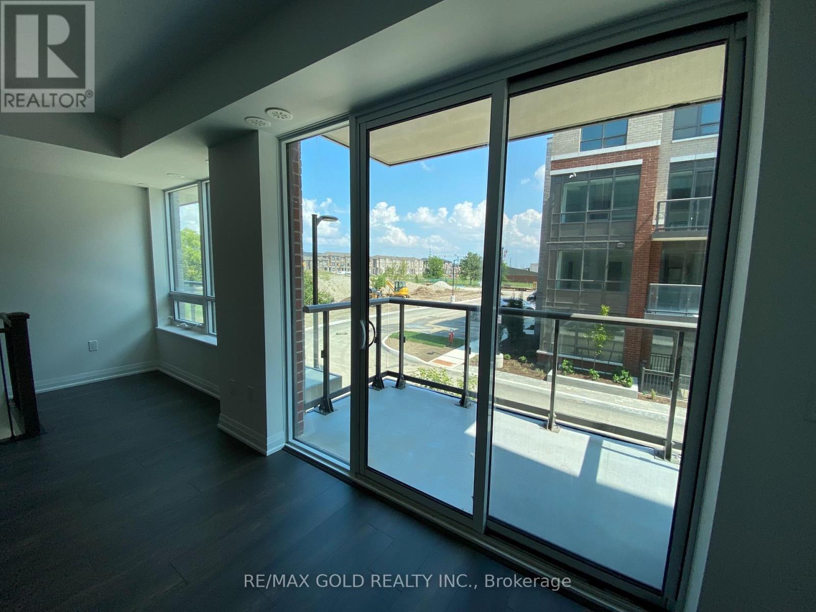 247 - 75 Attmar Drive, Brampton, Ontario  L6P 0Y6 - Photo 4 - W12305468