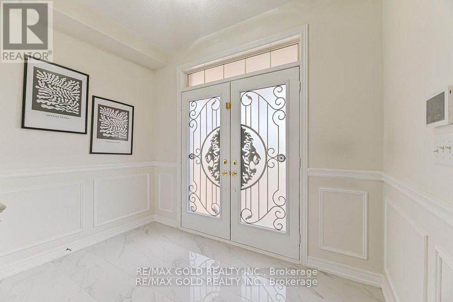 9 Natronia Trail, Brampton, Ontario  L6P 3N1 - Photo 2 - W12422555