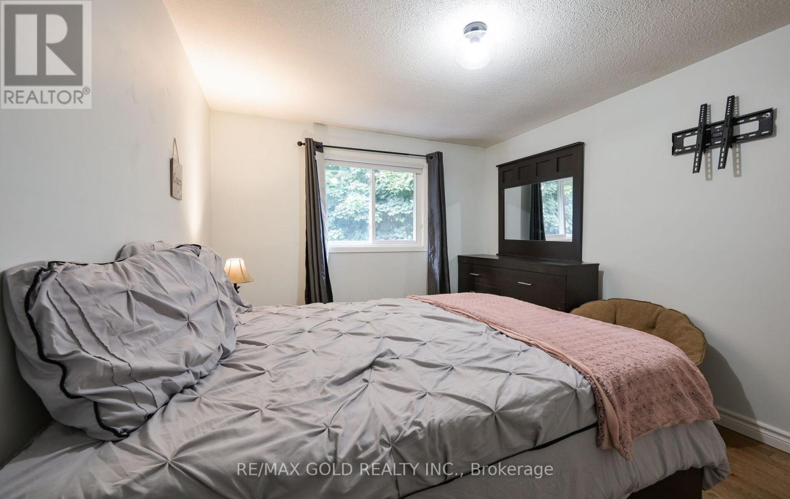 72 Courtleigh Square, Brampton, Ontario  L6Z 1J3 - Photo 15 - W12317549