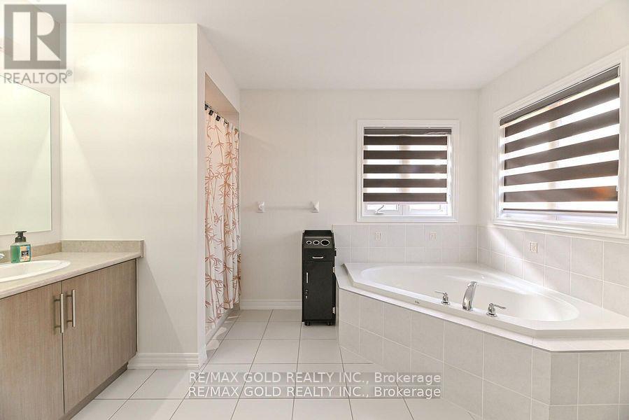 9 Natronia Trail, Brampton, Ontario  L6P 3N1 - Photo 23 - W12422555