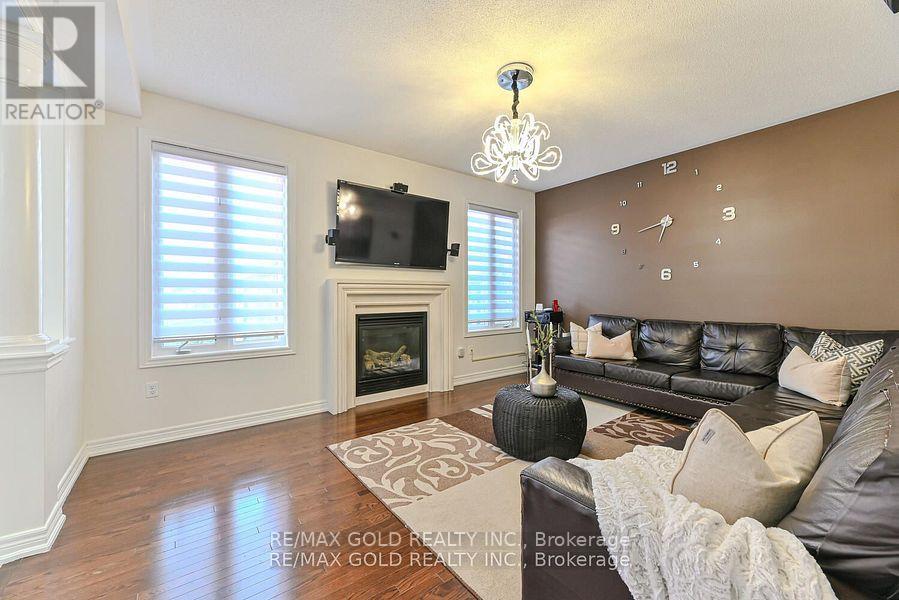 9 Natronia Trail, Brampton, Ontario  L6P 3N1 - Photo 16 - W12422555