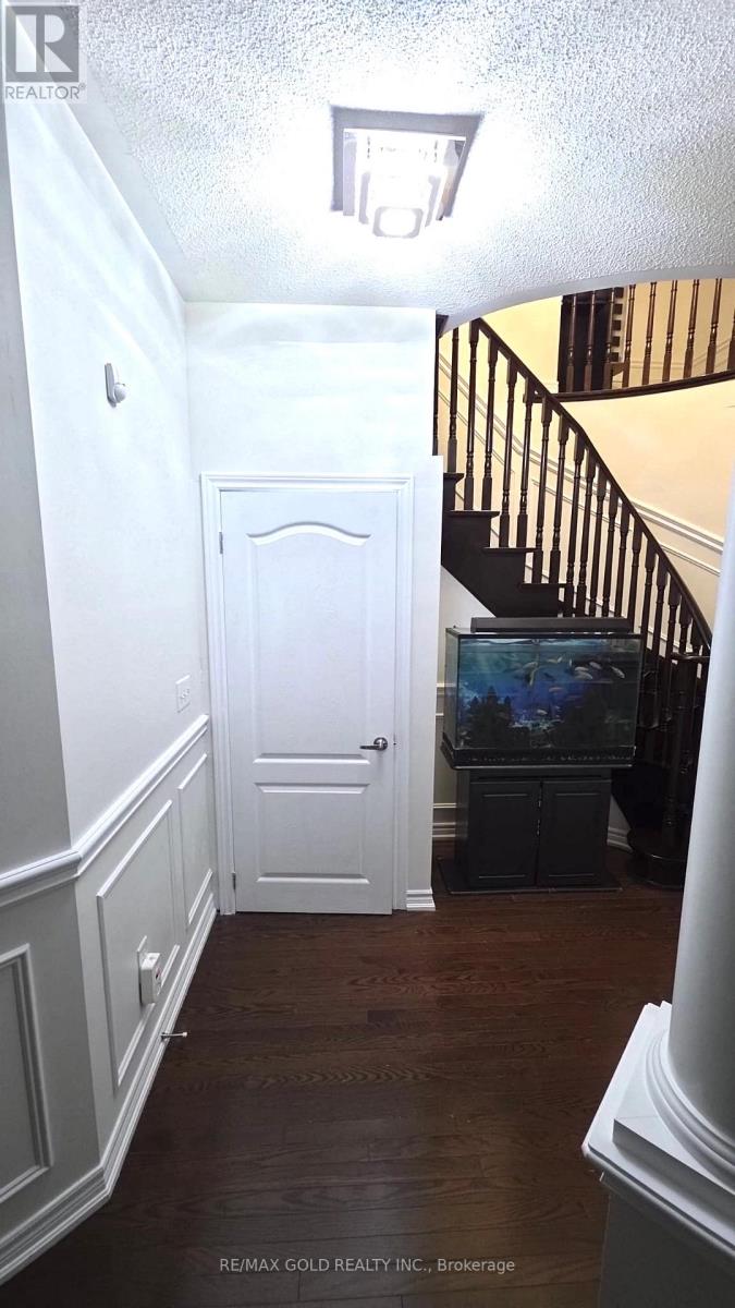 9 Natronia Trail, Brampton, Ontario  L6P 3N1 - Photo 34 - W12422555