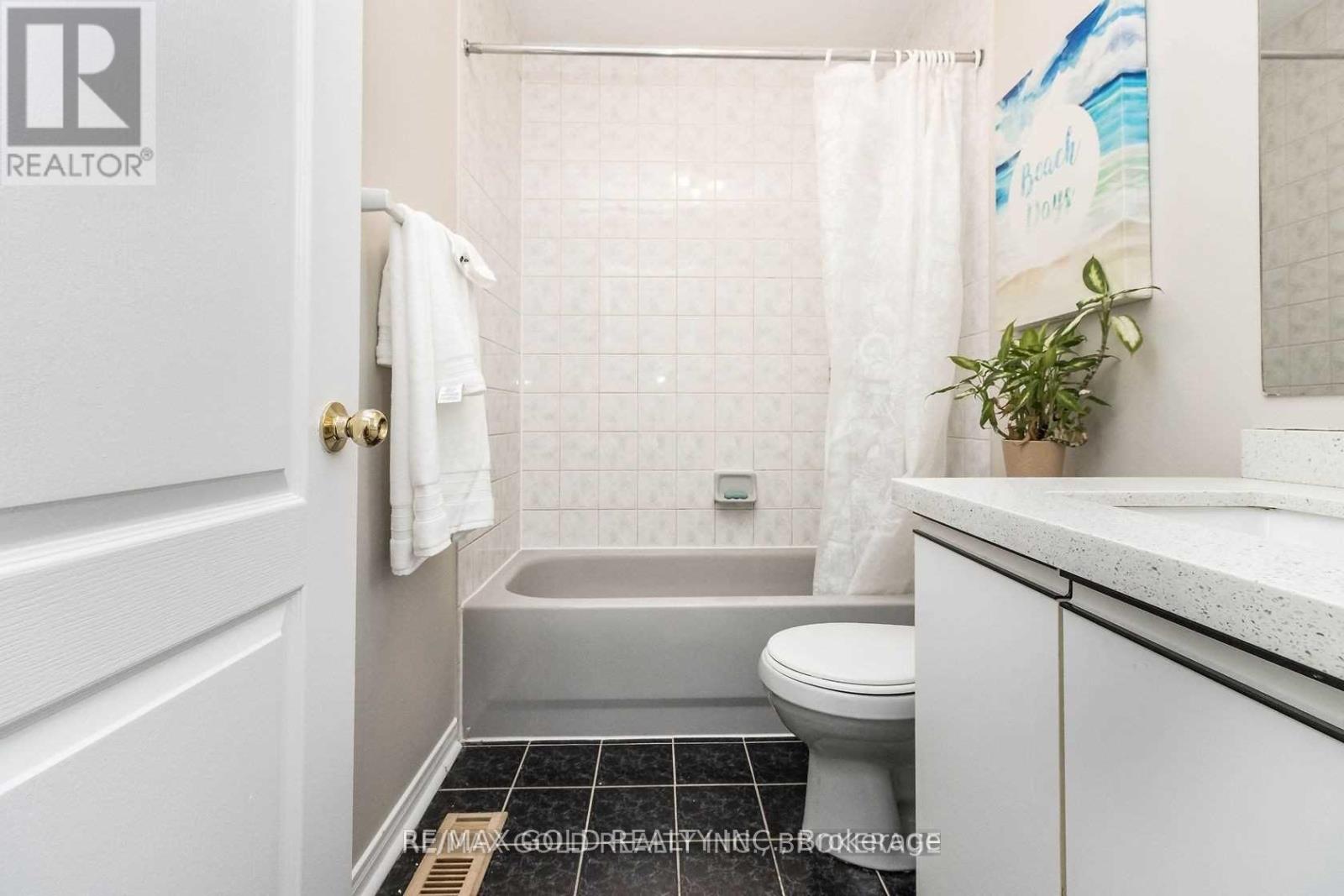 136 Bunchberry Way, Brampton, Ontario  L6R 2C3 - Photo 21 - W12416595