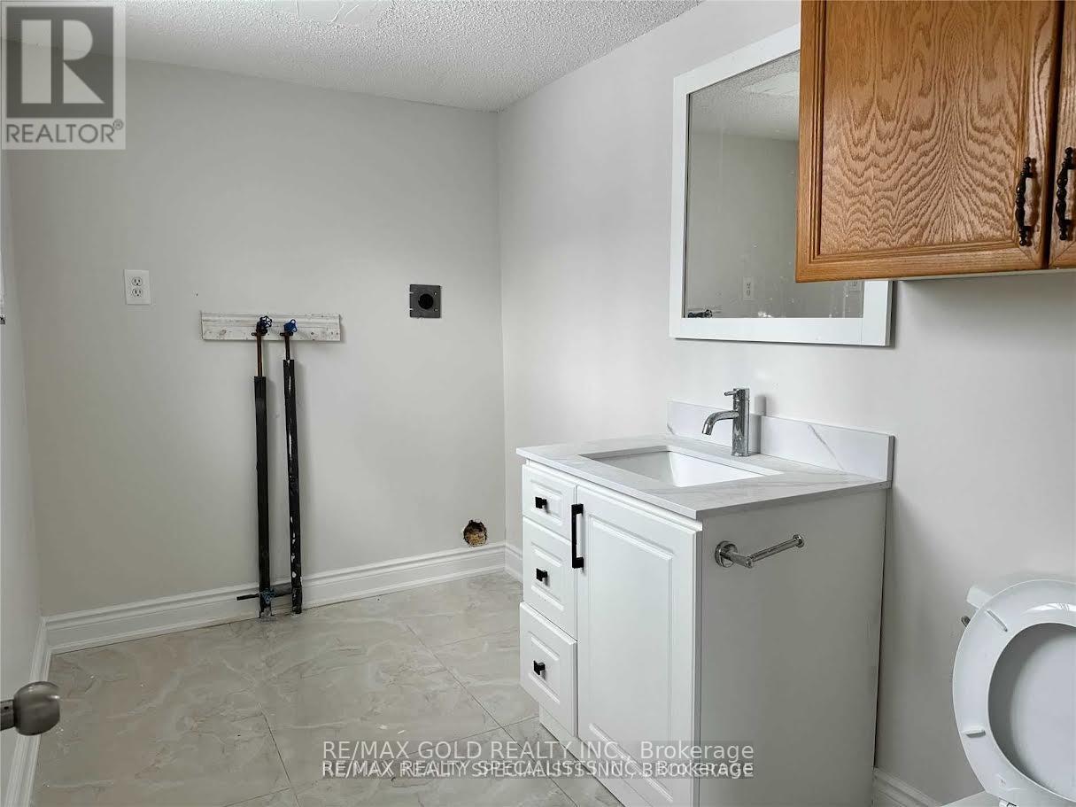 15958 Airport Road, Caledon, Ontario  L7C 1K5 - Photo 6 - W12325250