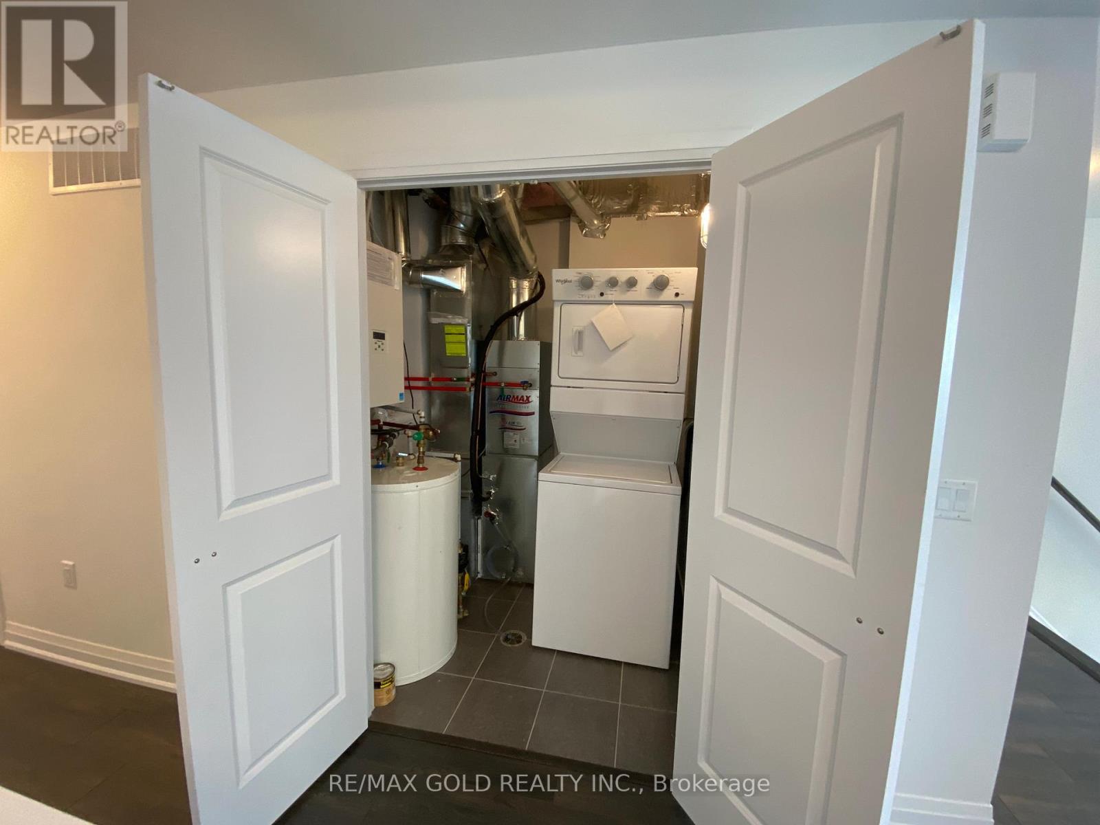 247 - 75 Attmar Drive, Brampton, Ontario  L6P 0Y6 - Photo 8 - W12305468