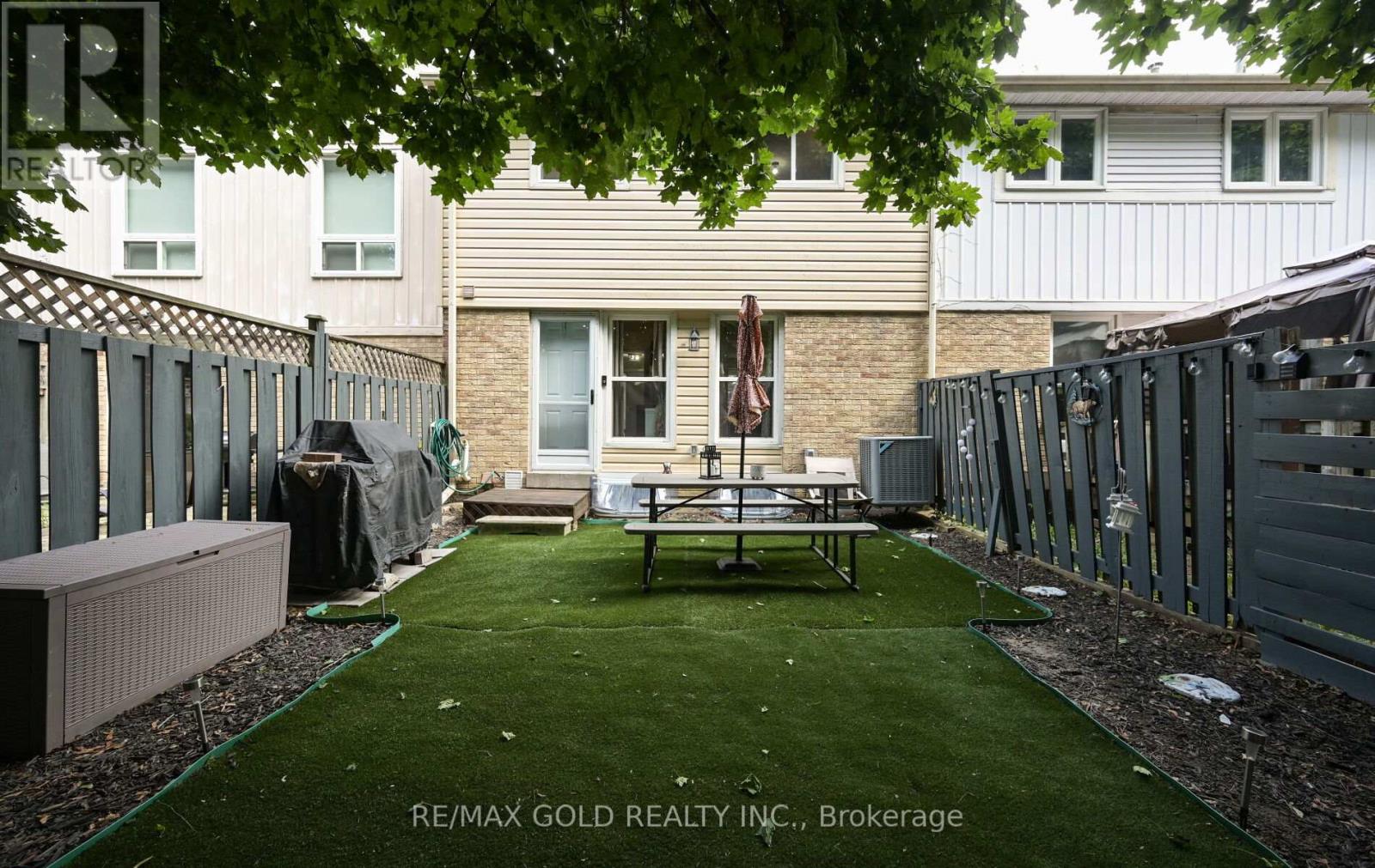 72 Courtleigh Square, Brampton, Ontario  L6Z 1J3 - Photo 33 - W12317549