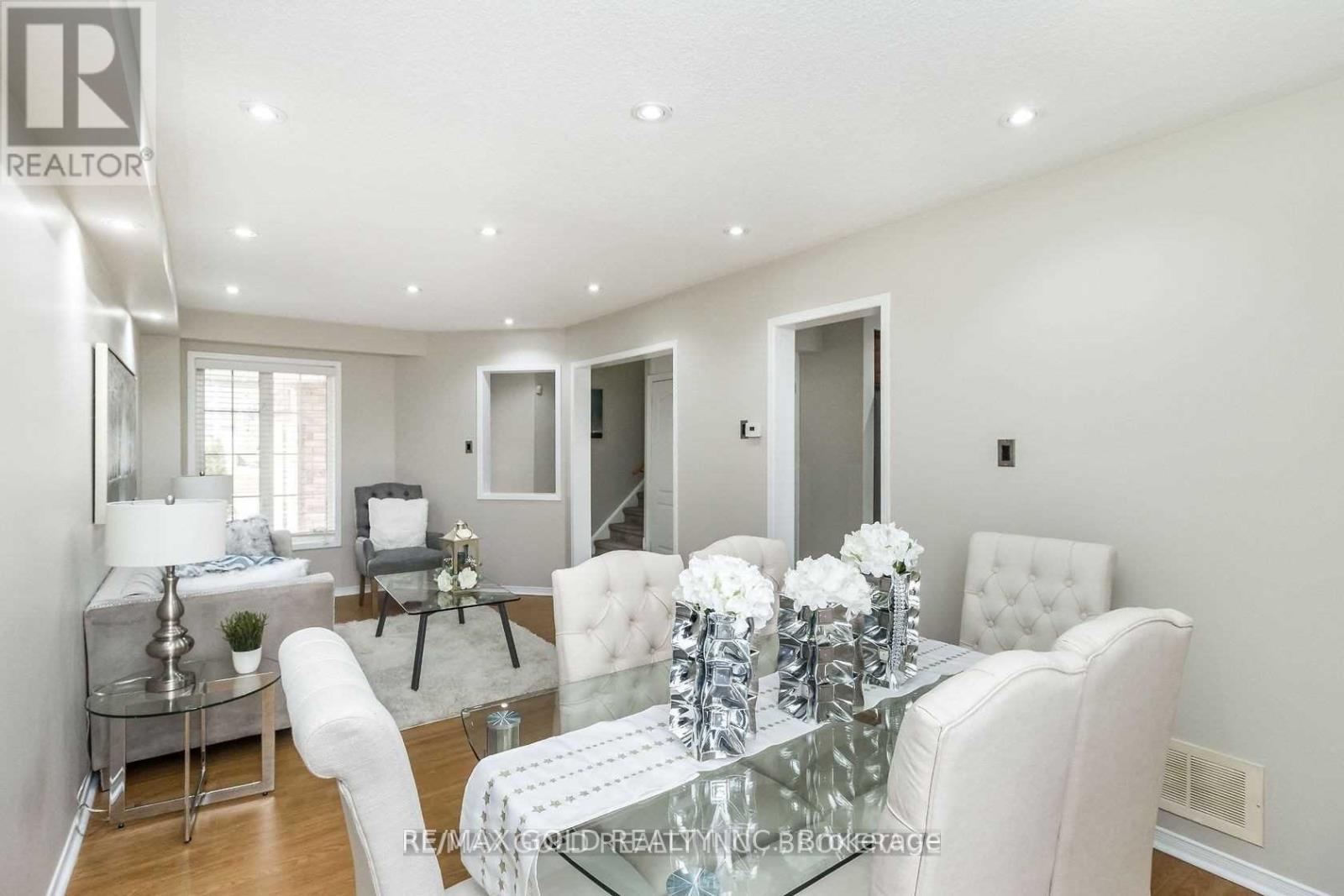 136 Bunchberry Way, Brampton, Ontario  L6R 2C3 - Photo 5 - W12416595