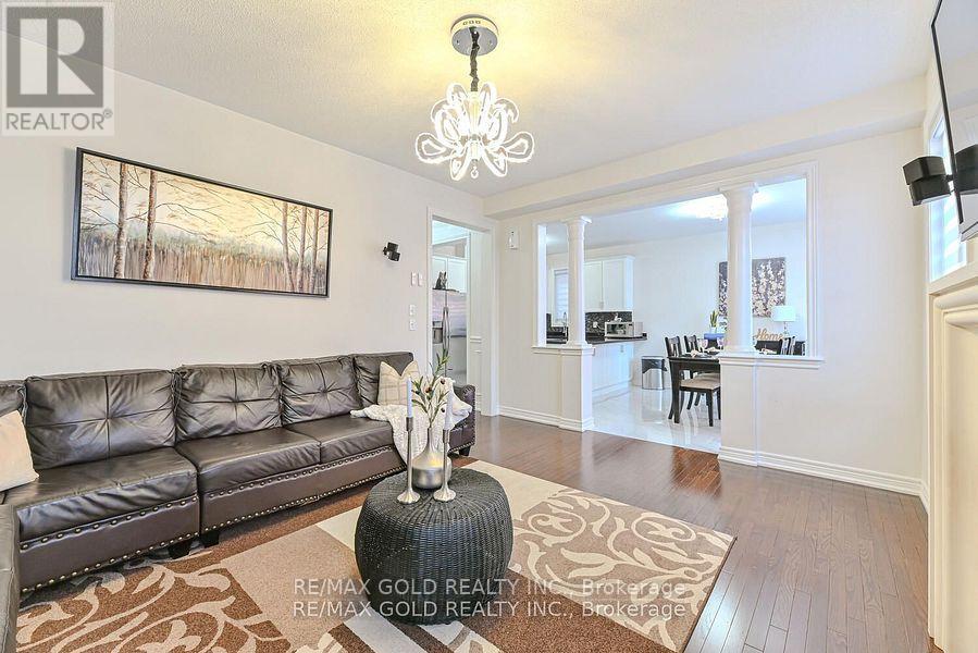 9 Natronia Trail, Brampton, Ontario  L6P 3N1 - Photo 17 - W12422555