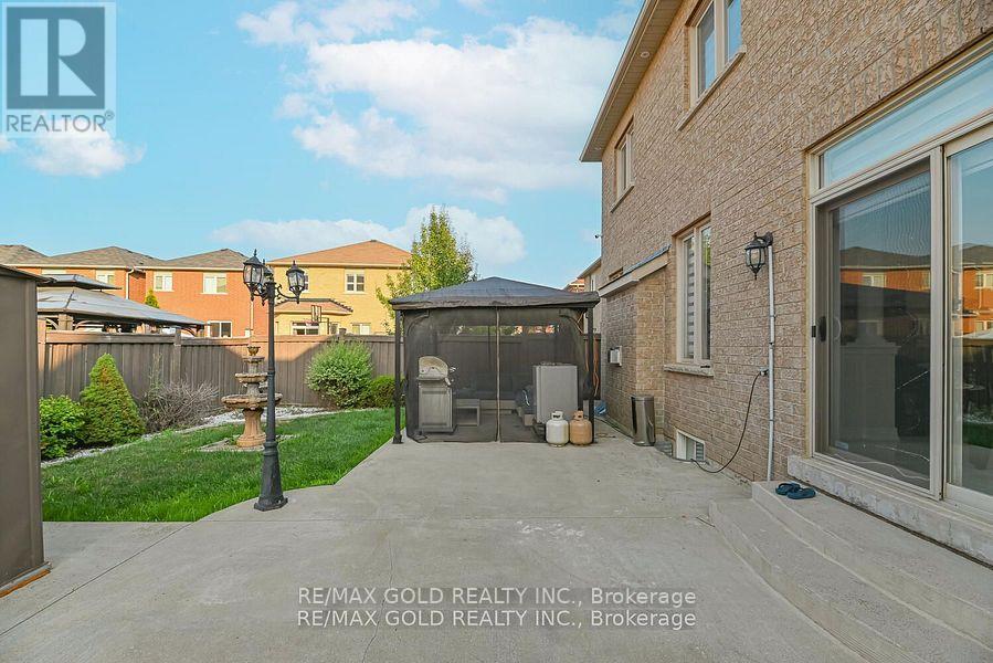 9 Natronia Trail, Brampton, Ontario  L6P 3N1 - Photo 46 - W12422555