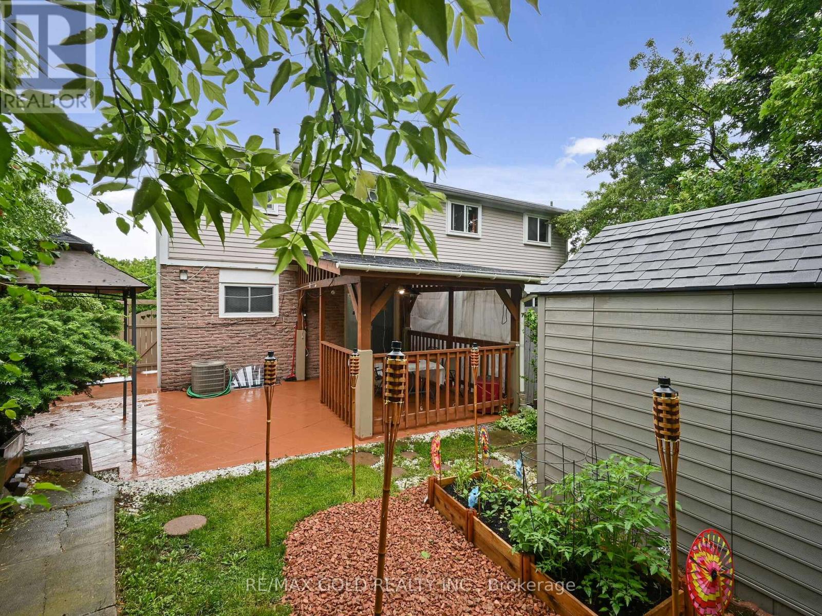 98 Centre Street N, Brampton, Ontario L6V 2Z3 - Photo 24 - W12369619