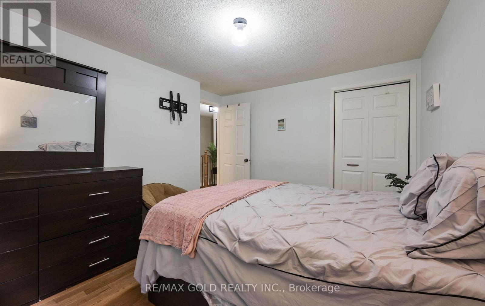 72 Courtleigh Square, Brampton, Ontario  L6Z 1J3 - Photo 16 - W12317549