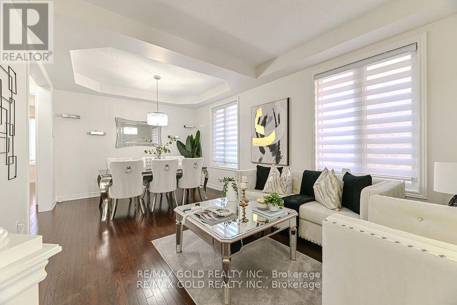 9 Natronia Trail, Brampton, Ontario  L6P 3N1 - Photo 5 - W12422555