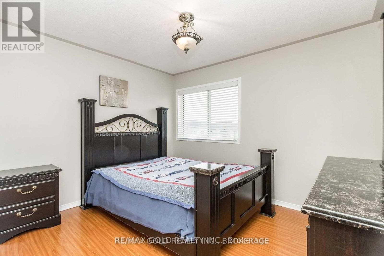 136 Bunchberry Way, Brampton, Ontario  L6R 2C3 - Photo 19 - W12416595