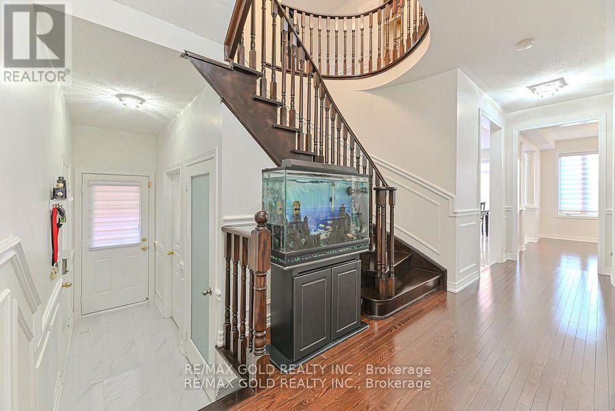 9 Natronia Trail, Brampton, Ontario  L6P 3N1 - Photo 8 - W12422555