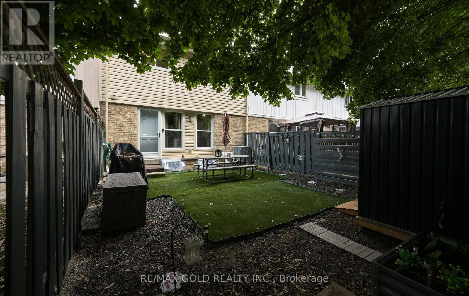 72 Courtleigh Square, Brampton, Ontario  L6Z 1J3 - Photo 34 - W12317549