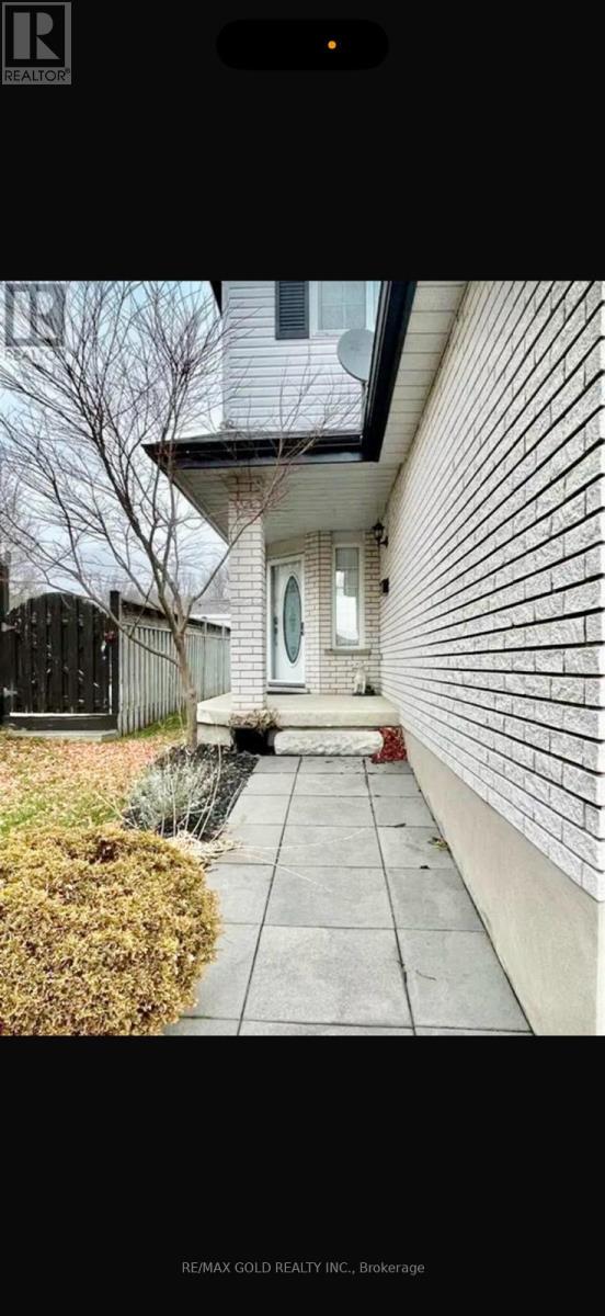 28 Gregg Court, Kitchener, Ontario  N2A 4B9 - Photo 2 - X12369286