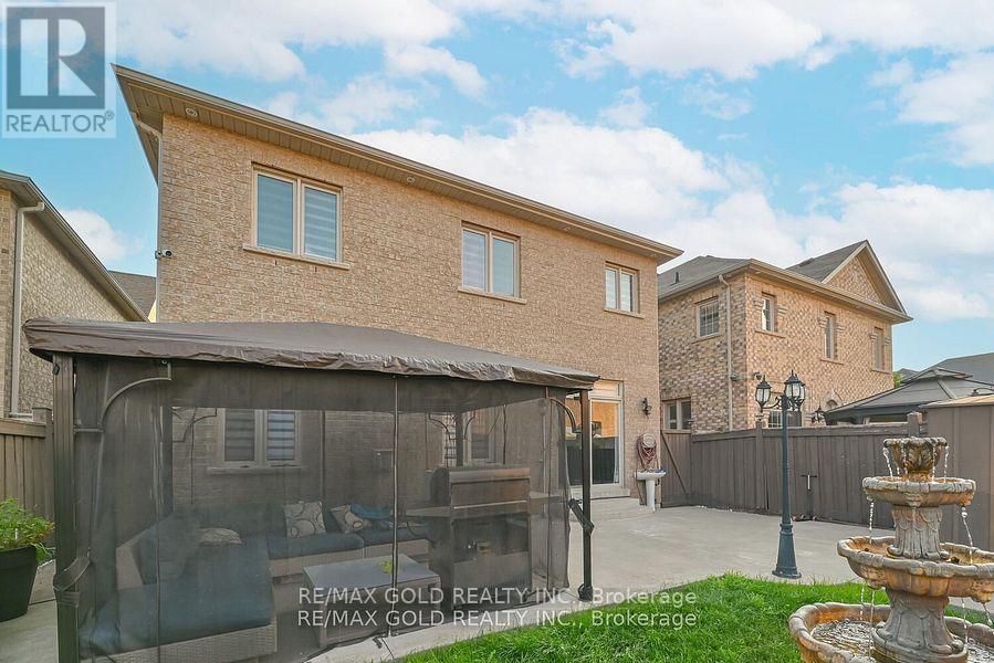 9 Natronia Trail, Brampton, Ontario  L6P 3N1 - Photo 50 - W12422555