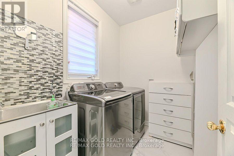 9 Natronia Trail, Brampton, Ontario  L6P 3N1 - Photo 9 - W12422555