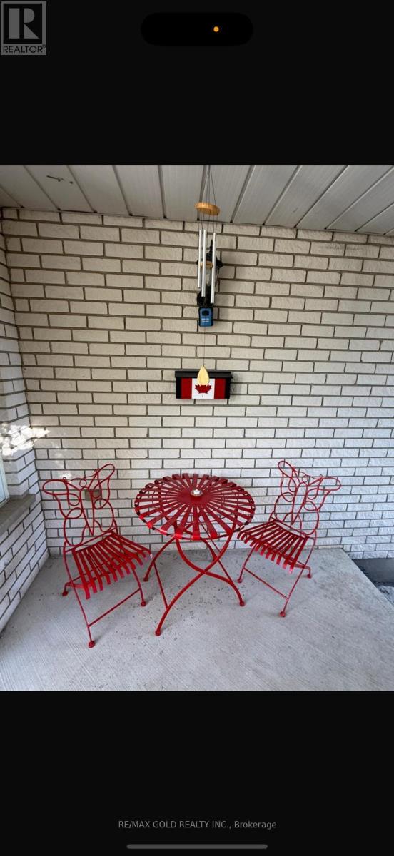 28 Gregg Court, Kitchener, Ontario  N2A 4B9 - Photo 3 - X12369286