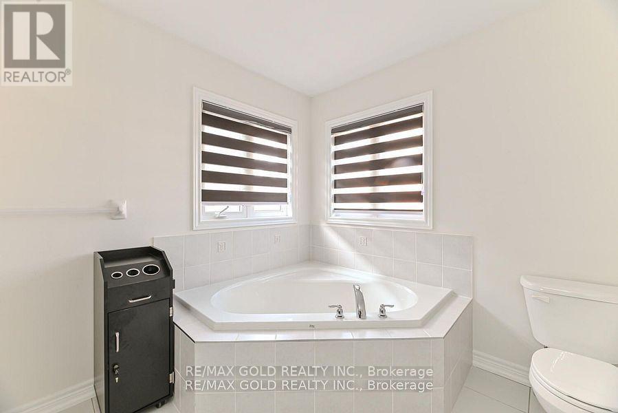 9 Natronia Trail, Brampton, Ontario  L6P 3N1 - Photo 25 - W12422555