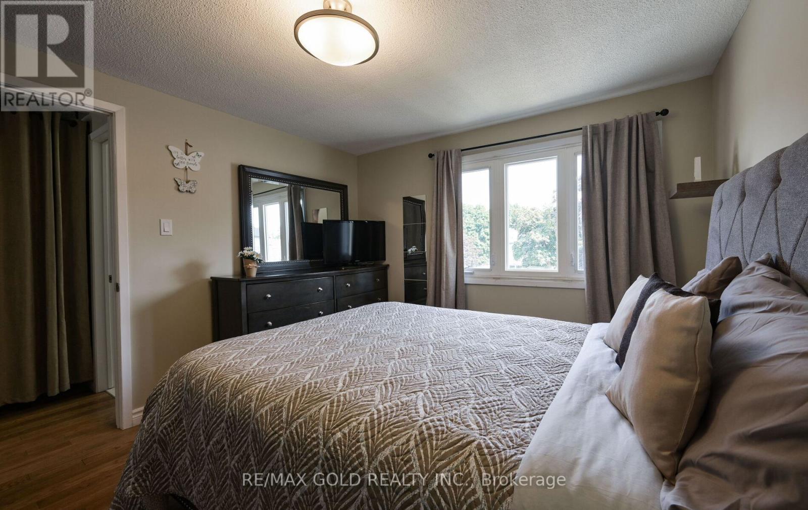 72 Courtleigh Square, Brampton, Ontario  L6Z 1J3 - Photo 12 - W12317549