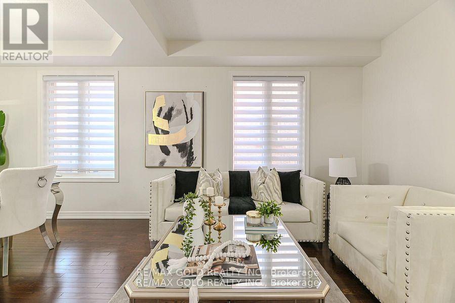 9 Natronia Trail, Brampton, Ontario  L6P 3N1 - Photo 3 - W12422555