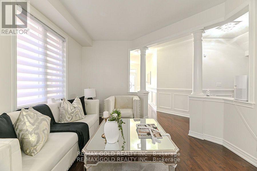 9 Natronia Trail, Brampton, Ontario  L6P 3N1 - Photo 4 - W12422555