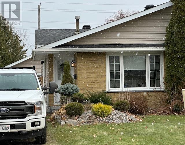 45 Williams St, Sault Ste. Marie, Ontario  P6A 5V3 - Photo 2 - SM253285