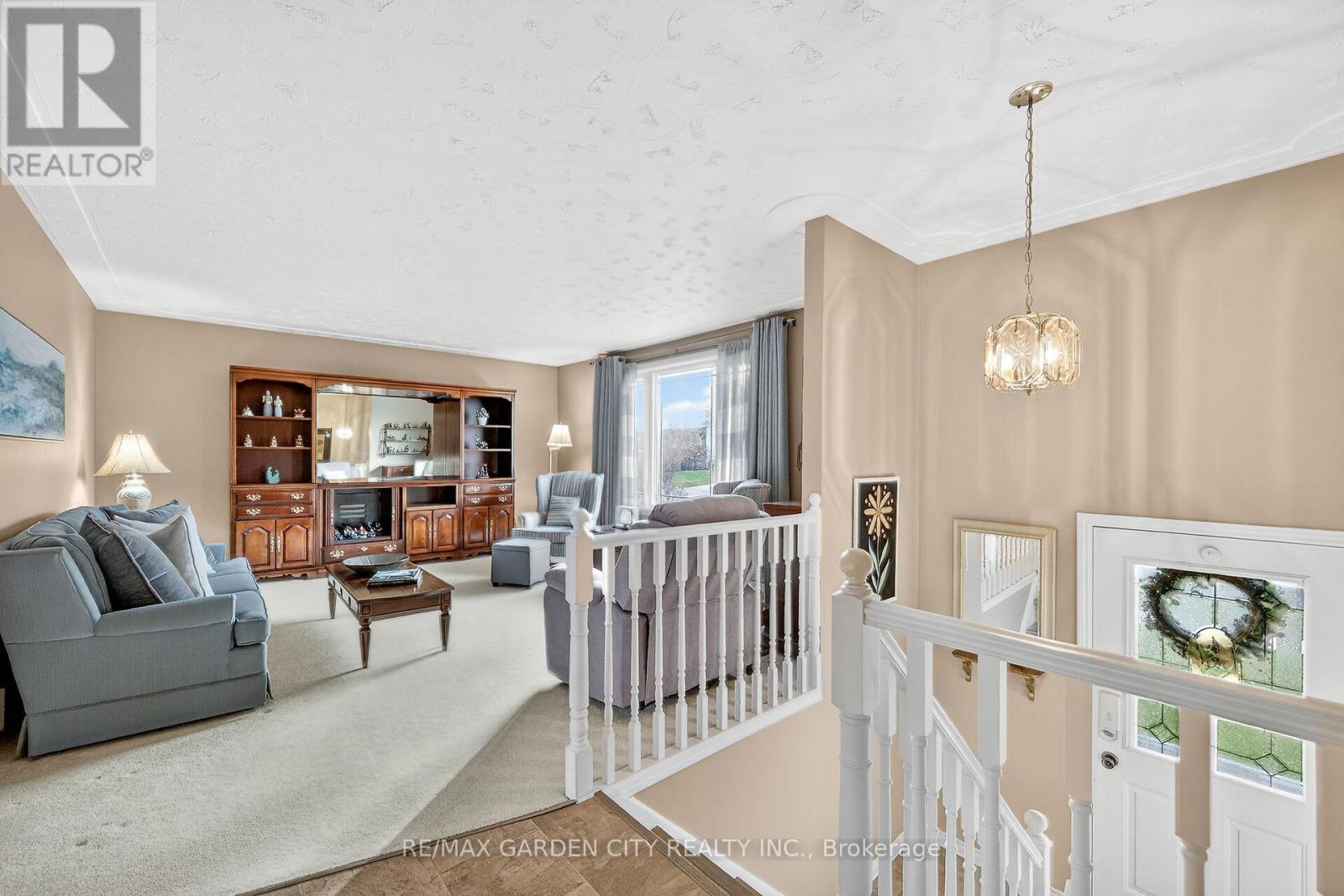 5083 Hartwood Avenue, Lincoln, Ontario  L3J 0A2 - Photo 3 - X12585130