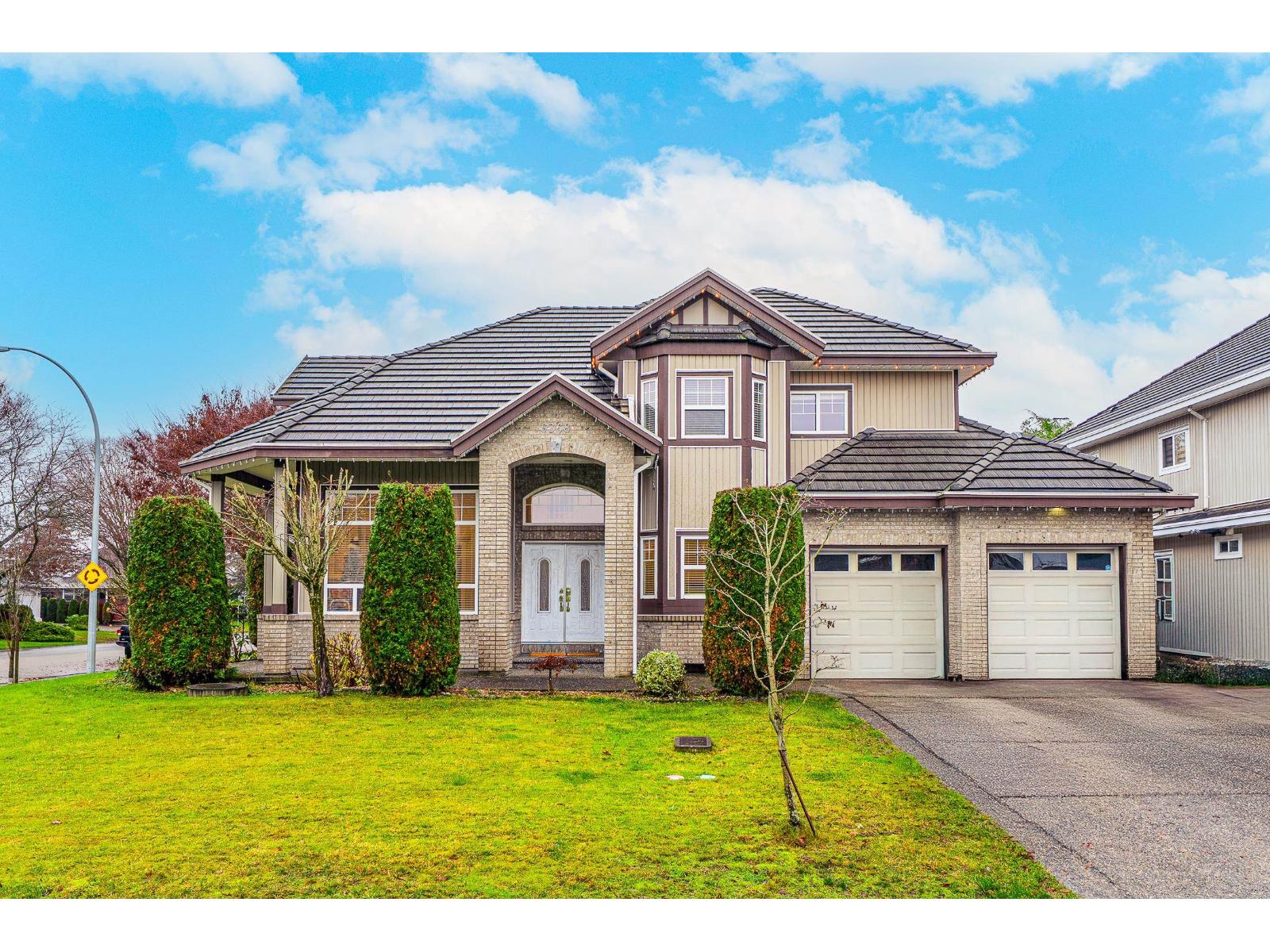 6368 189a Street, Surrey, British Columbia  V3S 8S3 - Photo 2 - R3070304