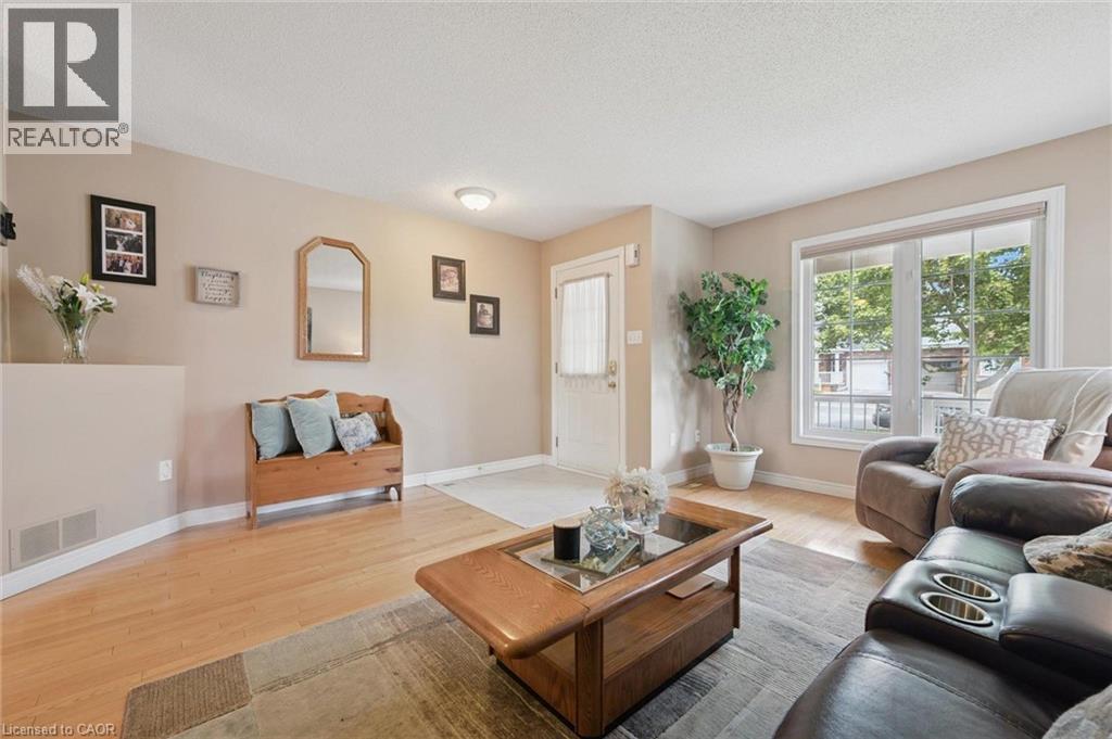 98 Schroder Crescent, Guelph, Ontario  N1E 7B4 - Photo 5 - 40762857