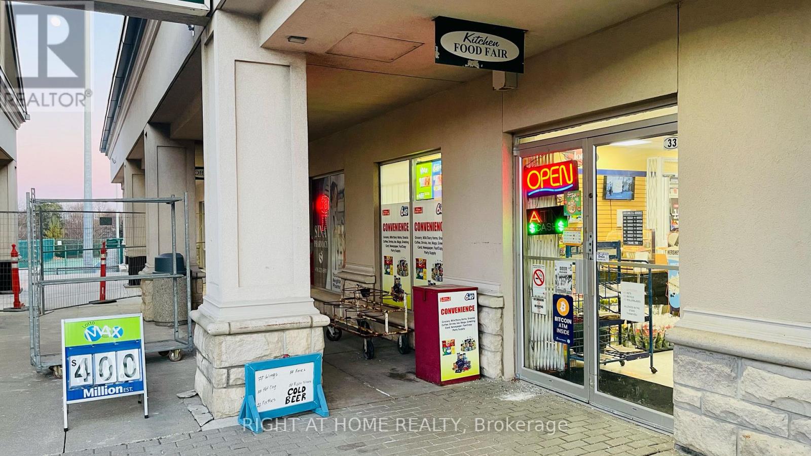 33 The Links Road, Toronto, Ontario M2P 1T7 - Photo 3 - C12409746