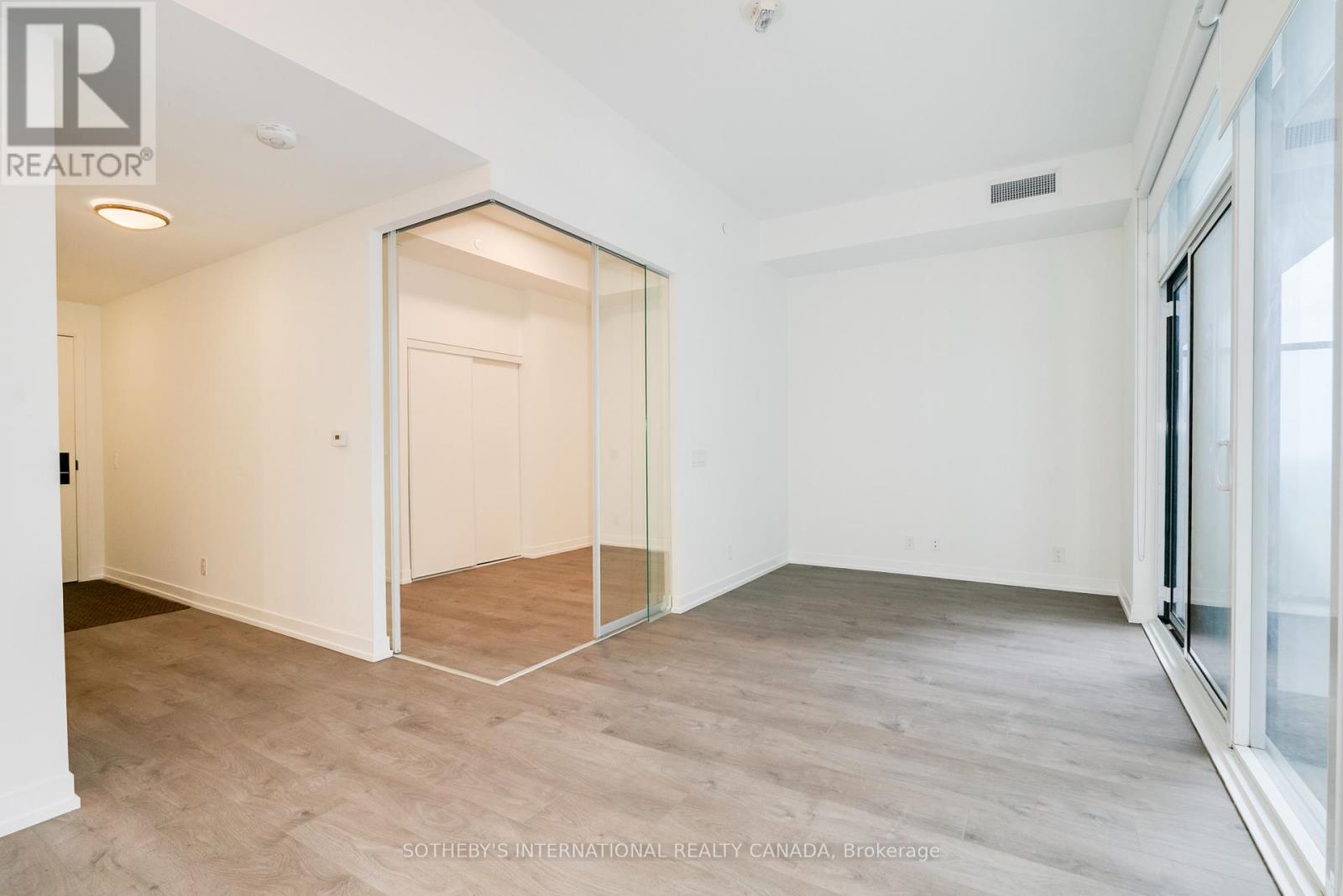 1011 - 270 Dufferin Street, Toronto, Ontario  M6K 0H8 - Photo 7 - W12577086