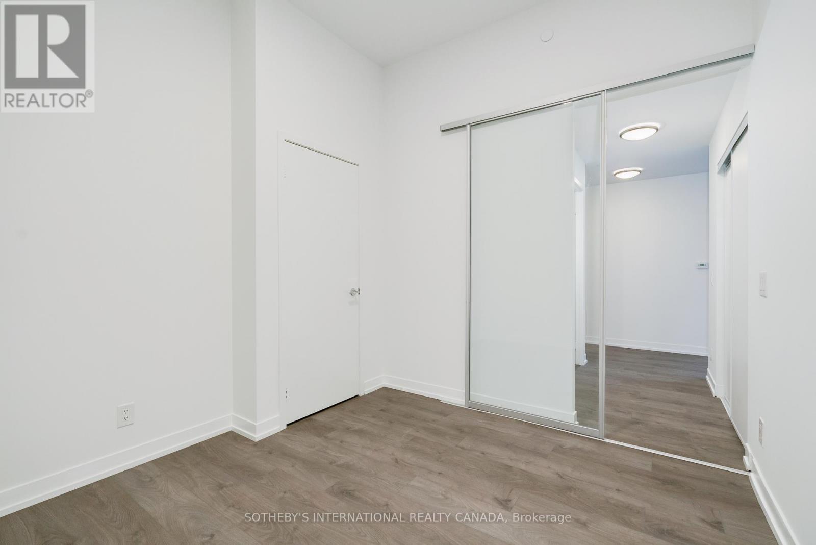 1011 - 270 Dufferin Street, Toronto, Ontario  M6K 0H8 - Photo 4 - W12577086