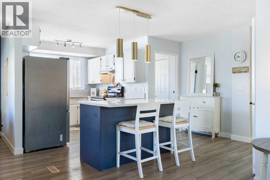 27 Deercrest Close Se, Calgary, Alberta T2J 5S2 - Photo 4 - A2263736