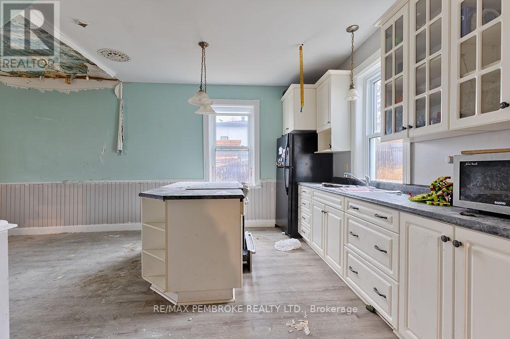 131 Bonnechere Street W, Bonnechere Valley, Ontario K0J 1T0 - Photo 12 - X12501166