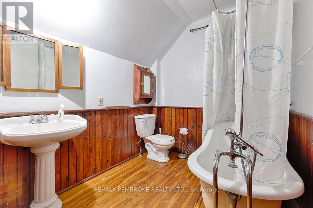 131 Bonnechere Street W, Bonnechere Valley, Ontario K0J 1T0 - Photo 19 - X12501166