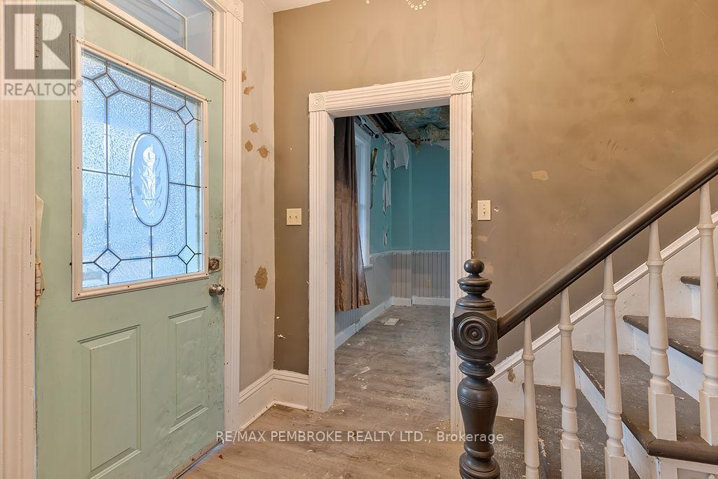 131 Bonnechere Street W, Bonnechere Valley, Ontario K0J 1T0 - Photo 2 - X12501166