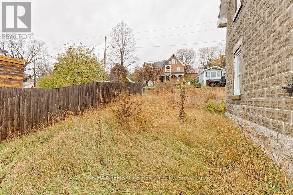 131 Bonnechere Street W, Bonnechere Valley, Ontario K0J 1T0 - Photo 25 - X12501166