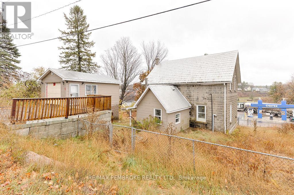 131 Bonnechere Street W, Bonnechere Valley, Ontario K0J 1T0 - Photo 31 - X12501166