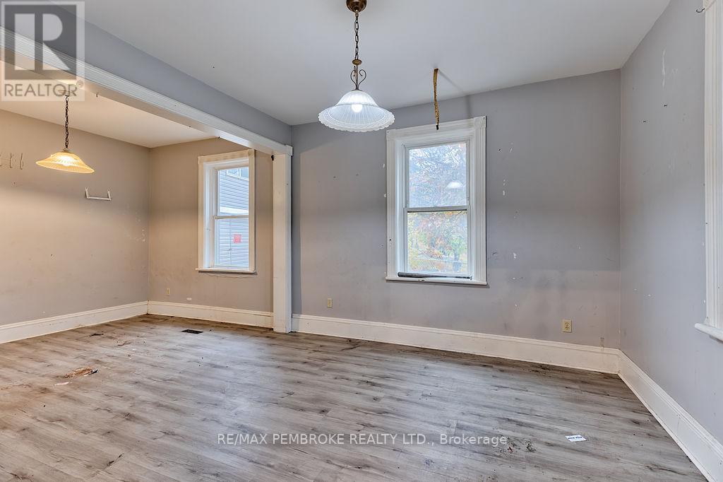 131 Bonnechere Street W, Bonnechere Valley, Ontario K0J 1T0 - Photo 4 - X12501166