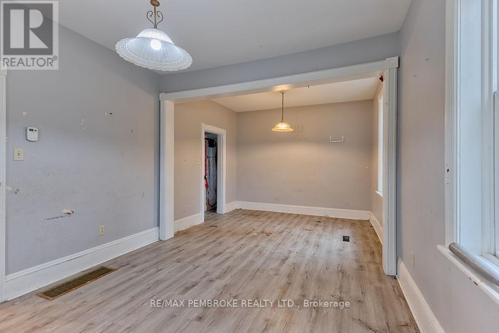 131 Bonnechere Street W, Bonnechere Valley, Ontario K0J 1T0 - Photo 5 - X12501166