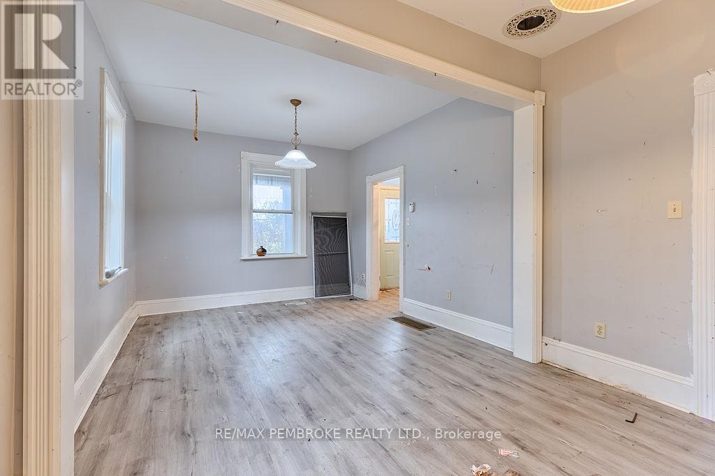 131 Bonnechere Street W, Bonnechere Valley, Ontario K0J 1T0 - Photo 6 - X12501166